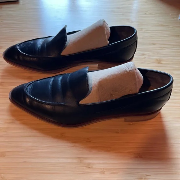 Everlane Modern Leather Loafer - Made in Italy (Midnight/Navy) - Picture 2 of 7